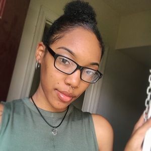 Meet your Posher, Aiyauna